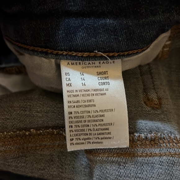 American Eagle Crop Jeans - Picture 5 of 5